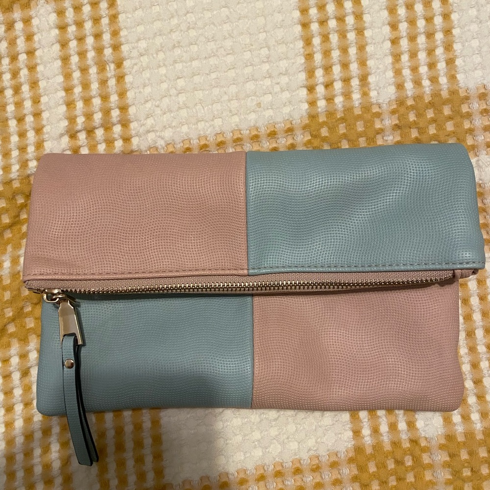 Cute design look alike purse! Perfect for summer and weddings
